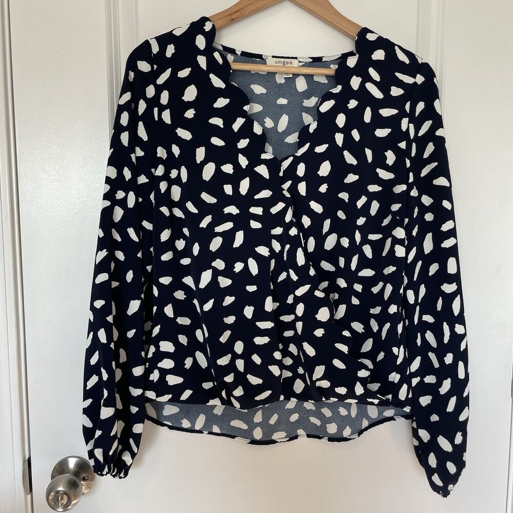 Umgee Animal Print Spotted Blouse Women’s Med Scallop Office Work Career Wear